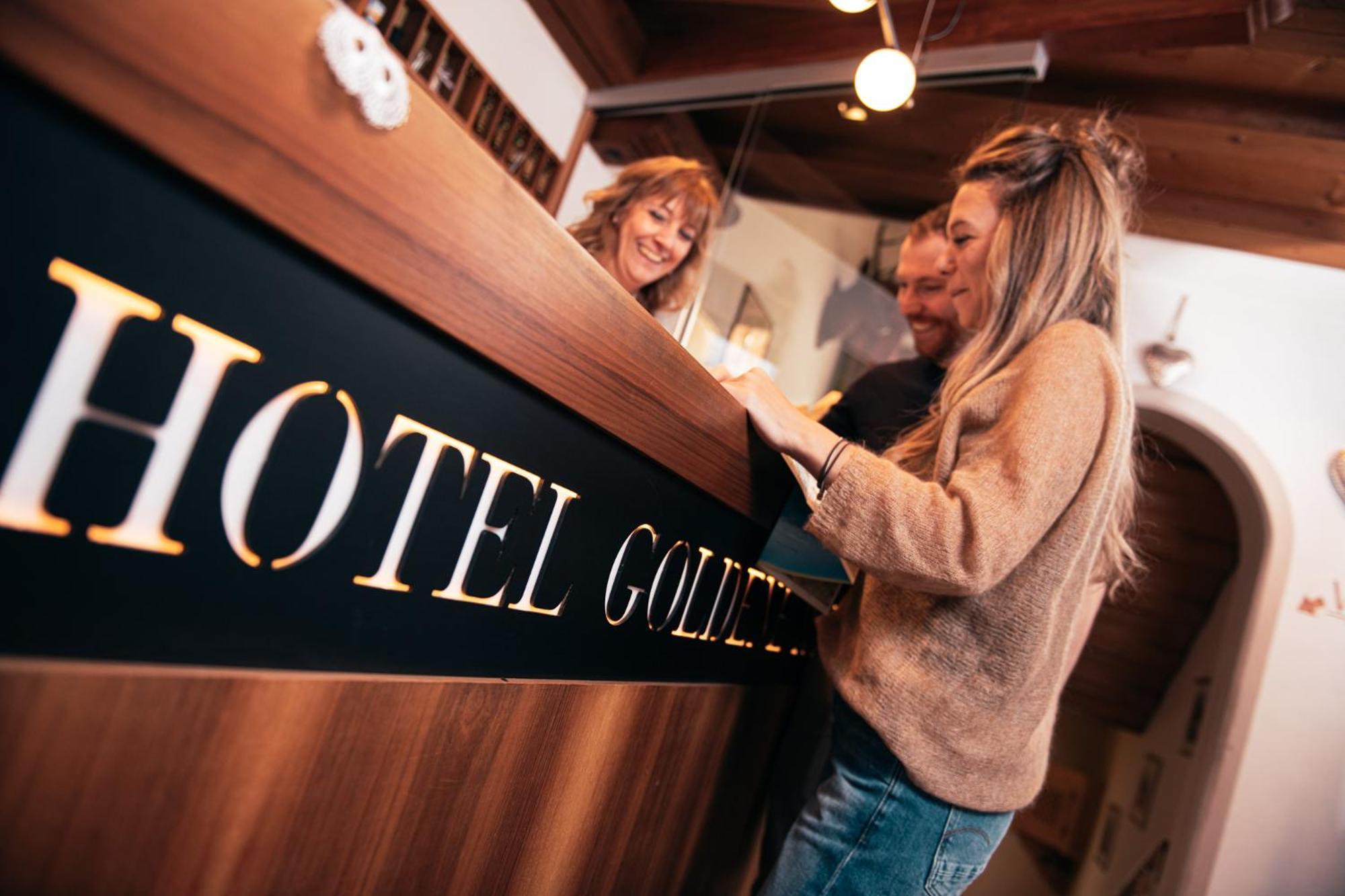 Hotel Goldene Rose Monguelfo-Tesido / Welsberg-Taisten Εξωτερικό φωτογραφία