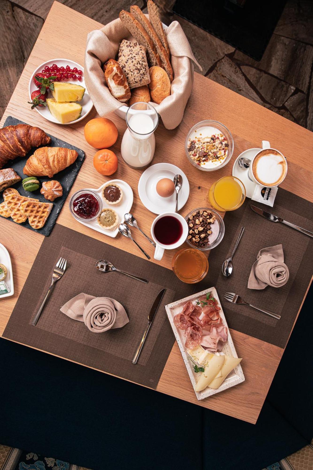 Hotel Goldene Rose Monguelfo-Tesido / Welsberg-Taisten Εξωτερικό φωτογραφία
