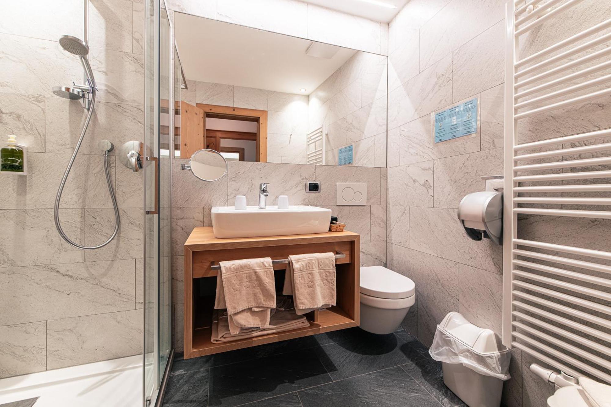 Hotel Goldene Rose Monguelfo-Tesido / Welsberg-Taisten Εξωτερικό φωτογραφία