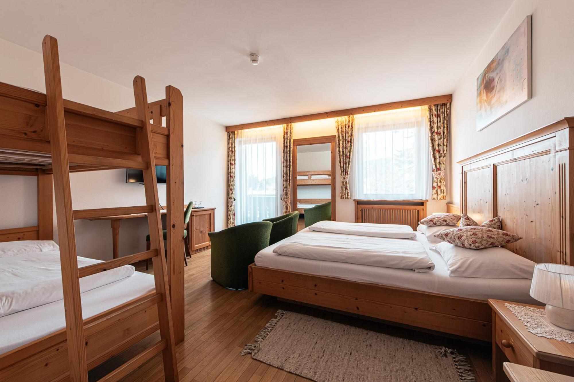 Hotel Goldene Rose Monguelfo-Tesido / Welsberg-Taisten Εξωτερικό φωτογραφία