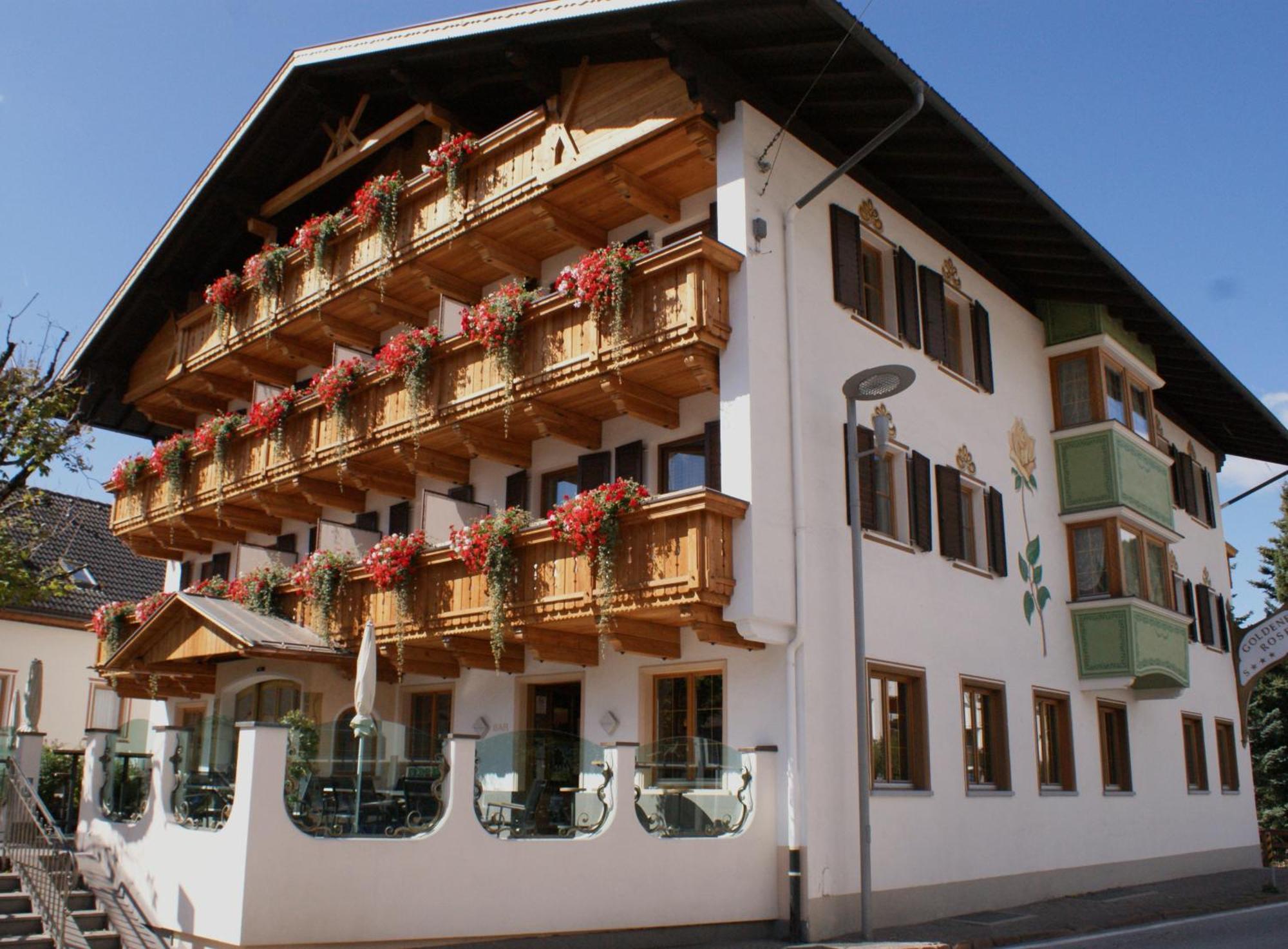 Hotel Goldene Rose Monguelfo-Tesido / Welsberg-Taisten Εξωτερικό φωτογραφία