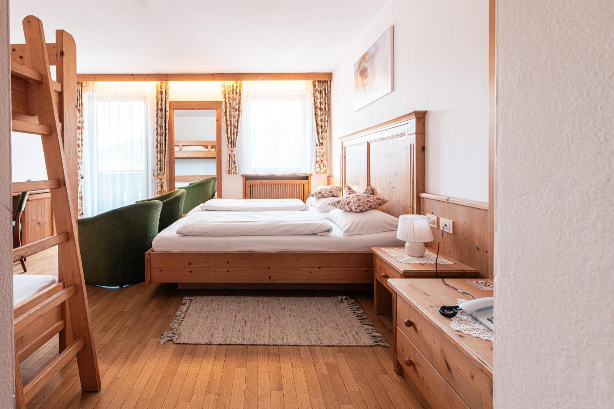 Hotel Goldene Rose Monguelfo-Tesido / Welsberg-Taisten Εξωτερικό φωτογραφία