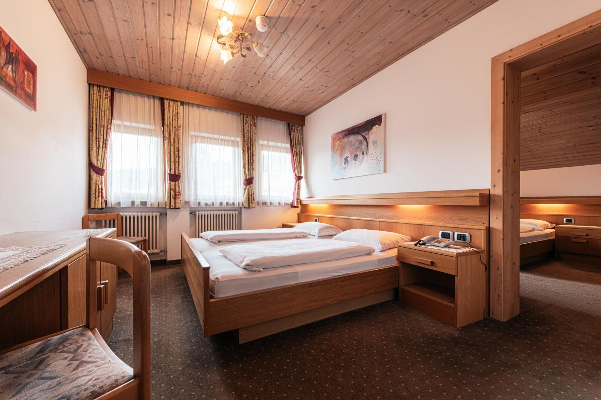Hotel Goldene Rose Monguelfo-Tesido / Welsberg-Taisten Εξωτερικό φωτογραφία