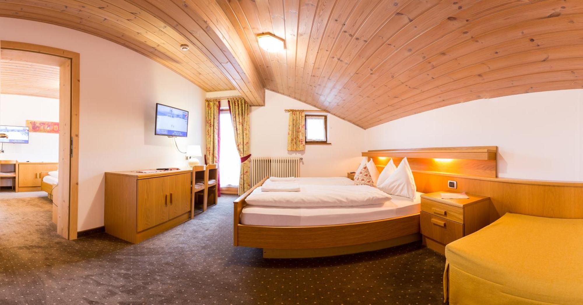 Hotel Goldene Rose Monguelfo-Tesido / Welsberg-Taisten Εξωτερικό φωτογραφία