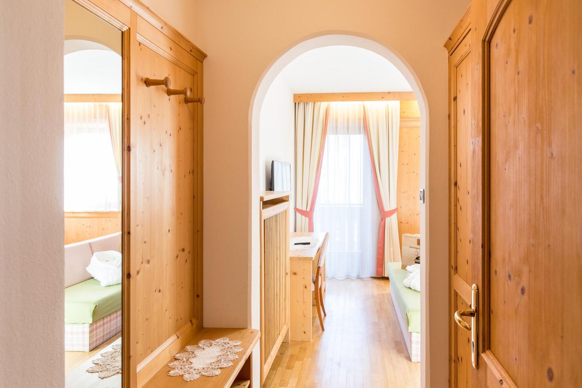 Hotel Goldene Rose Monguelfo-Tesido / Welsberg-Taisten Εξωτερικό φωτογραφία