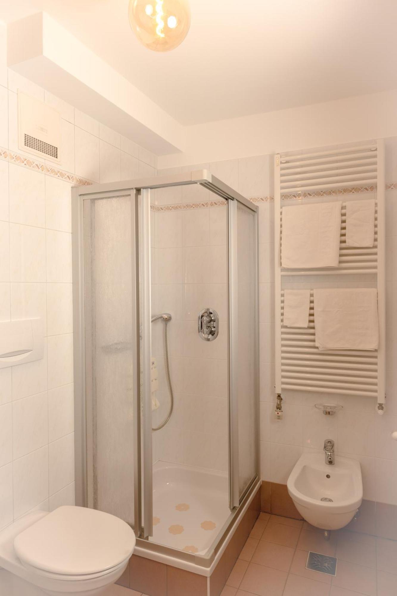 Hotel Goldene Rose Monguelfo-Tesido / Welsberg-Taisten Εξωτερικό φωτογραφία