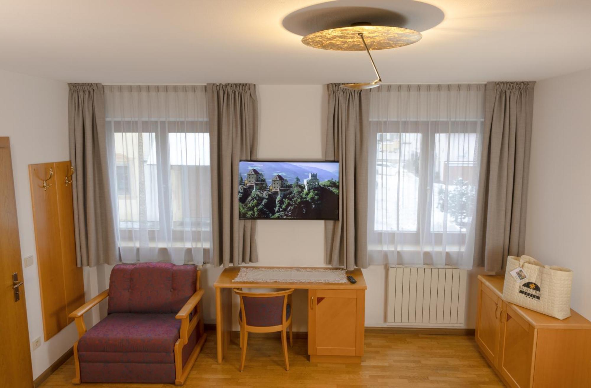 Hotel Goldene Rose Monguelfo-Tesido / Welsberg-Taisten Εξωτερικό φωτογραφία