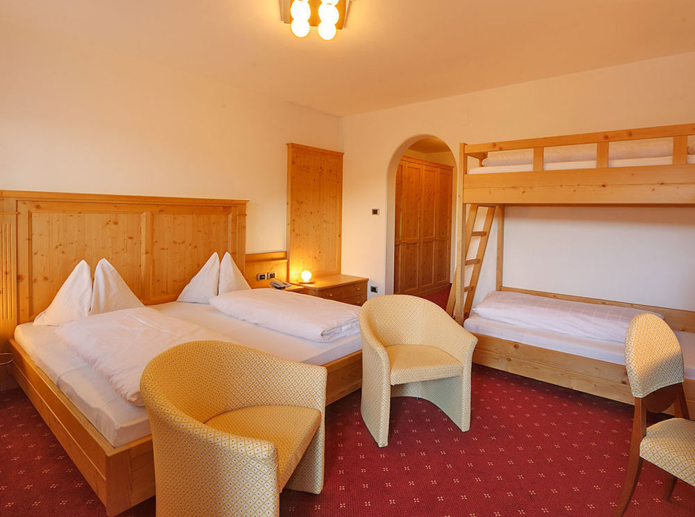 Hotel Goldene Rose Monguelfo-Tesido / Welsberg-Taisten Εξωτερικό φωτογραφία