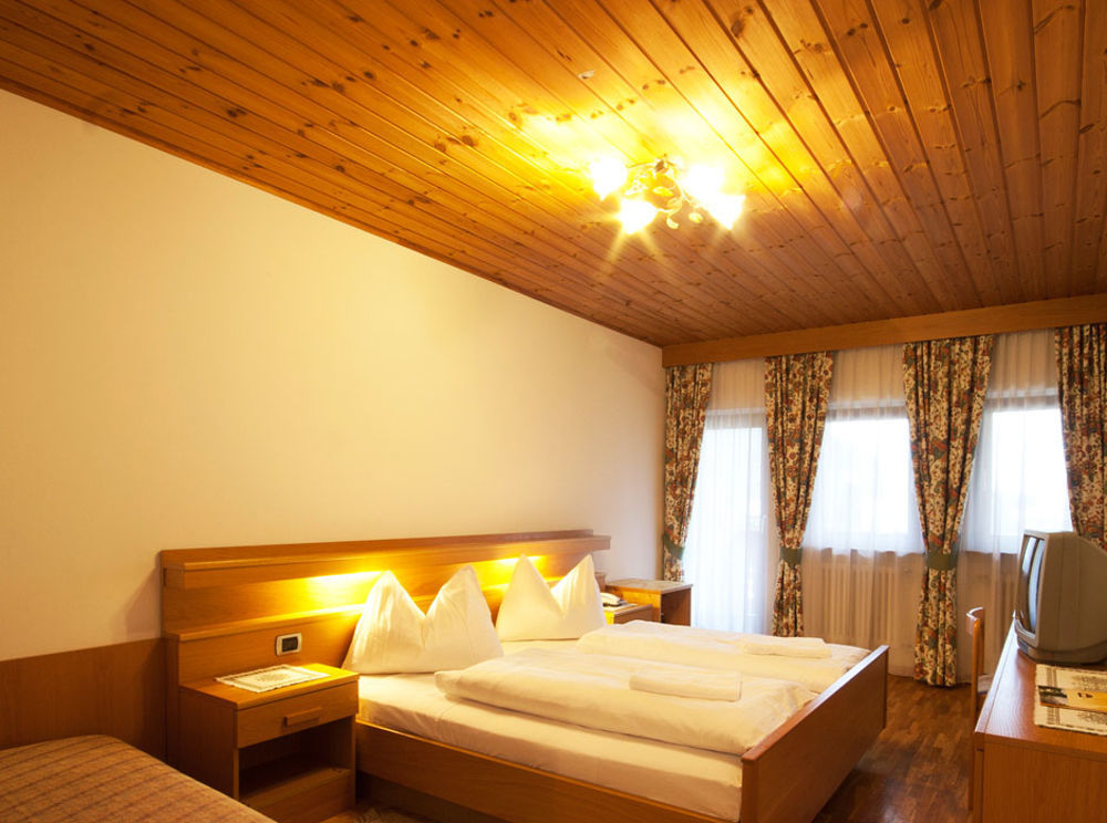 Hotel Goldene Rose Monguelfo-Tesido / Welsberg-Taisten Εξωτερικό φωτογραφία