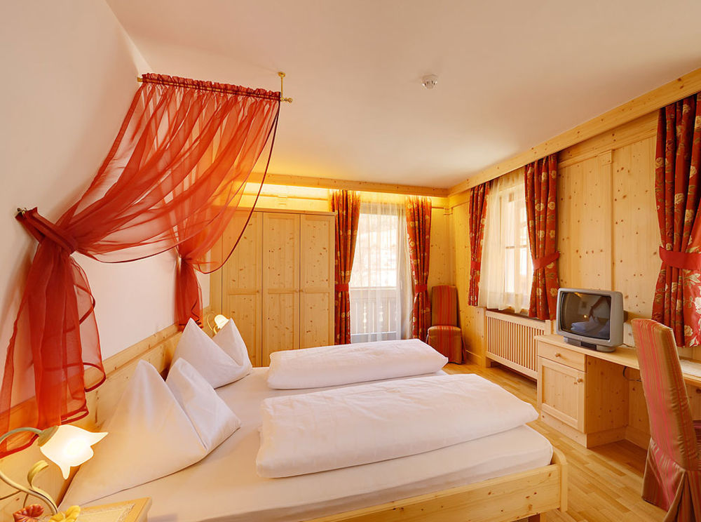 Hotel Goldene Rose Monguelfo-Tesido / Welsberg-Taisten Εξωτερικό φωτογραφία