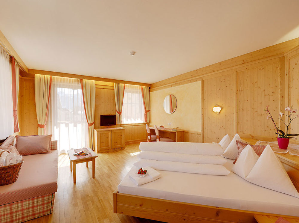 Hotel Goldene Rose Monguelfo-Tesido / Welsberg-Taisten Εξωτερικό φωτογραφία
